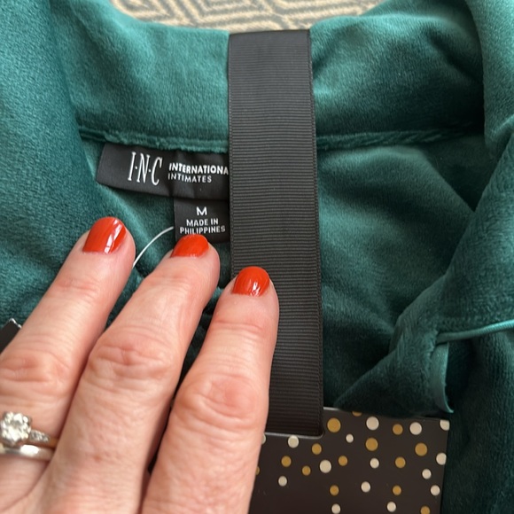 INC Green Velour Pajama Set sz M NWT - Picture 3 of 4